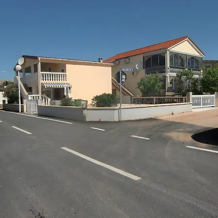 Apartment Mit Grosser Terrasse Im Erdgeschoss *